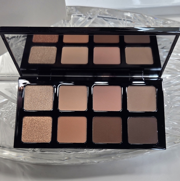NEW WITH BOX IL MAKIAGE Shade Addict High Impact 8-Pan Eye Color Palette - Picture 2 of 3